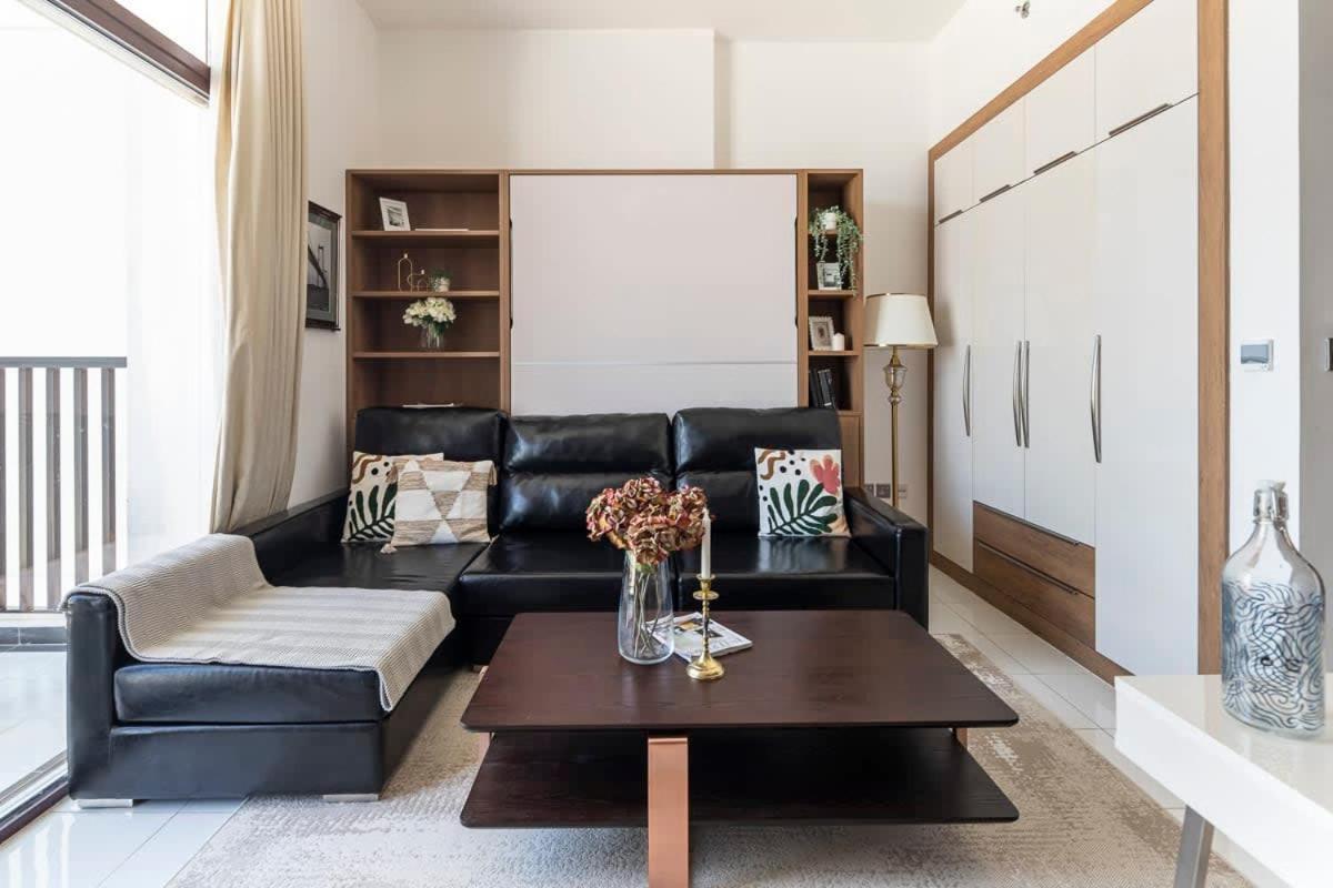 Frank Porter - Starz by Danube - Ferienwohnung Dubai