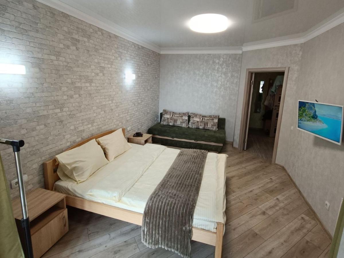 новобудова ЖК Яровиця, смарт тв - B&B