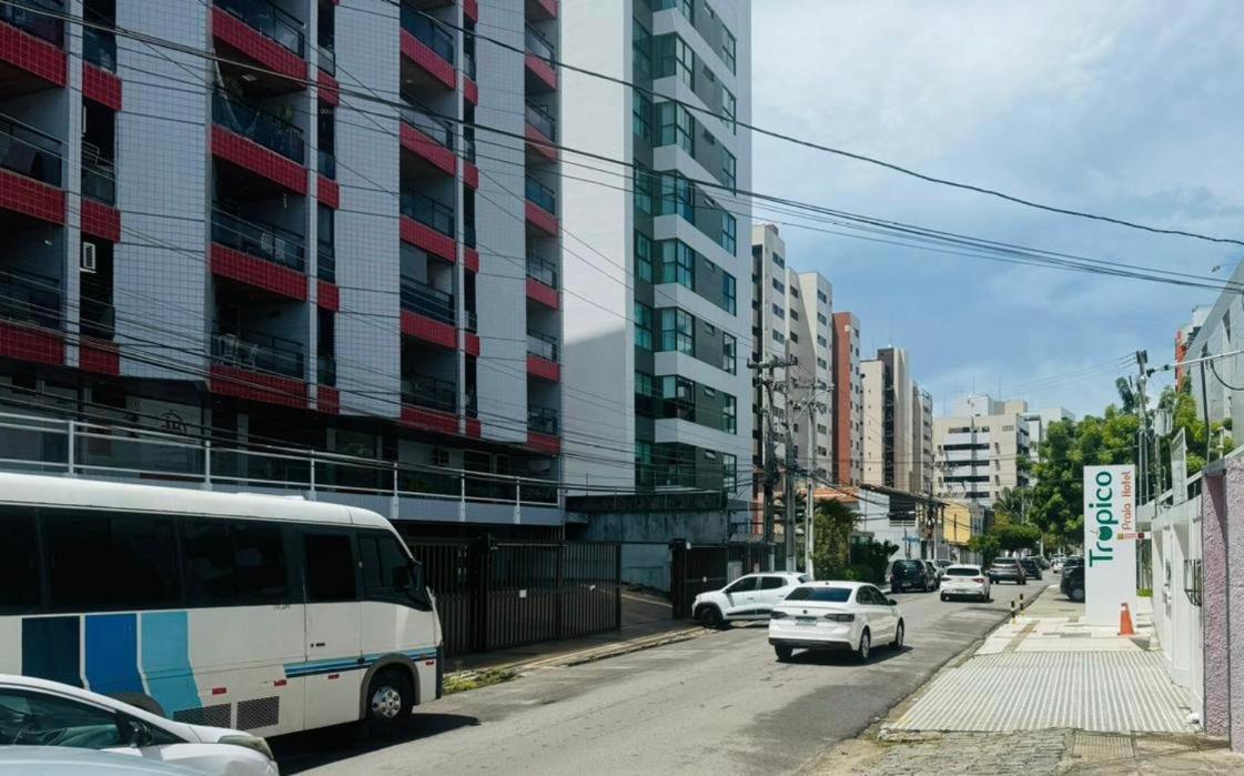 Praia de Ponta Verde em frente ao Trópico Hotel com garagem, Wi-Fi - Ap208 - B&B Maceió