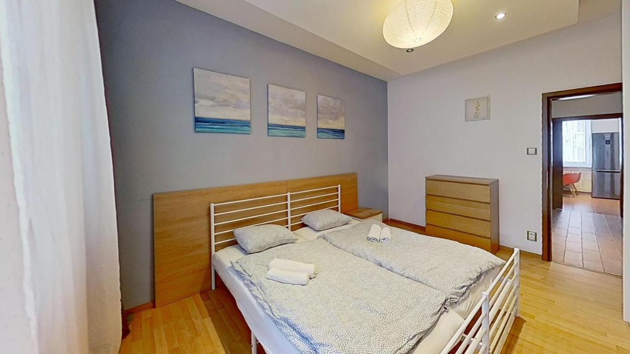 2BR APT with free garage parking, close to the historic centre - B&B
