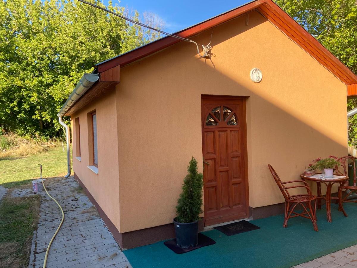 Dreibettzimmer mit Gartenblick