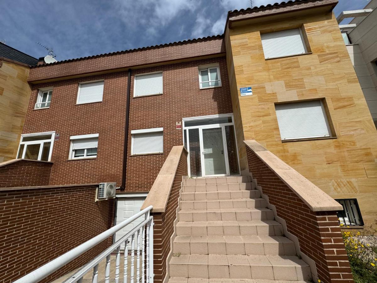 Chalet IFema 5 Habitaciones 4 baños, parking free - B&B