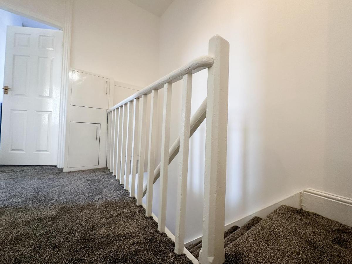 Spacious 2-Bedroom Retreat Perfect for 5 Guests - B&B Gateshead