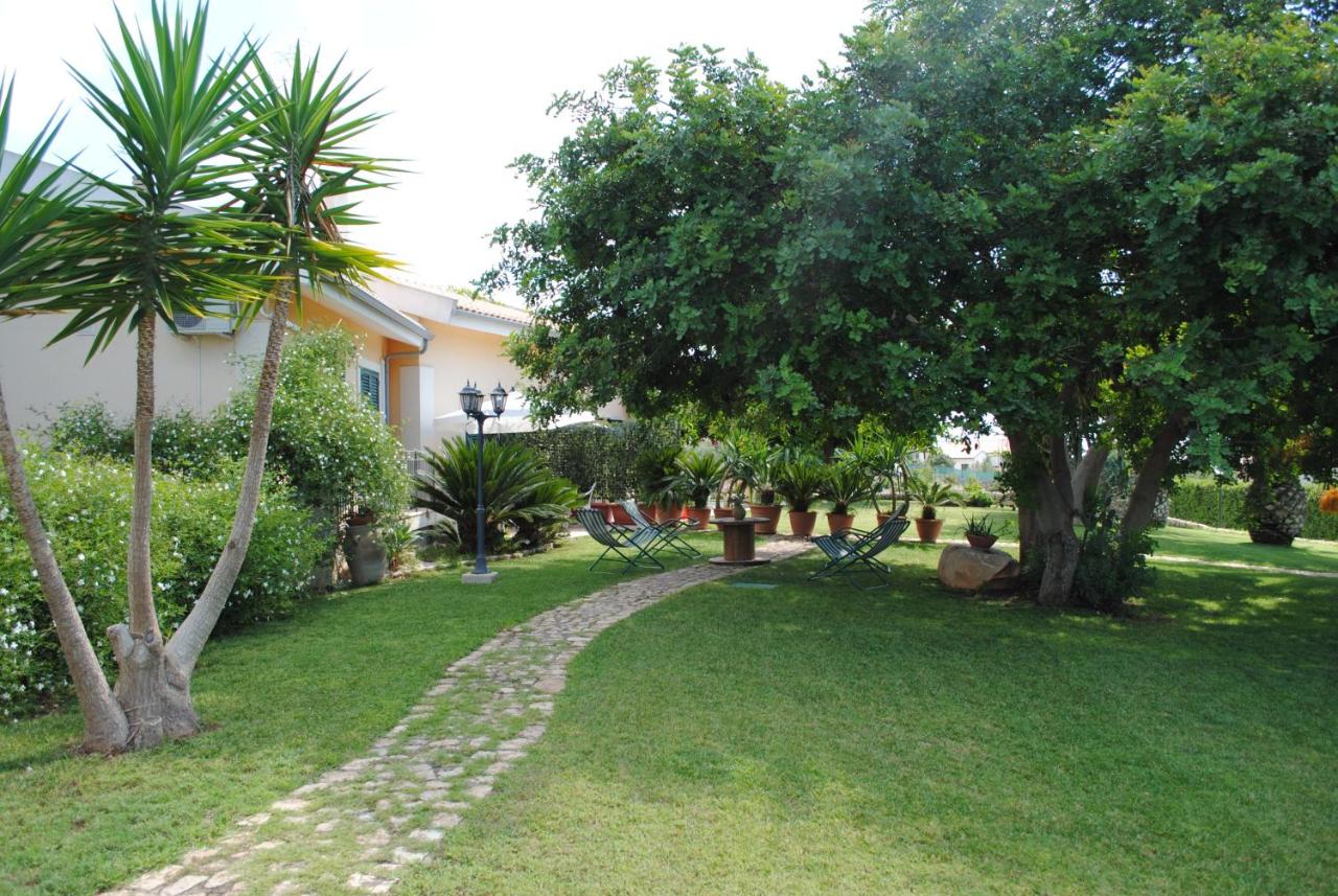 Apartment with Garden View