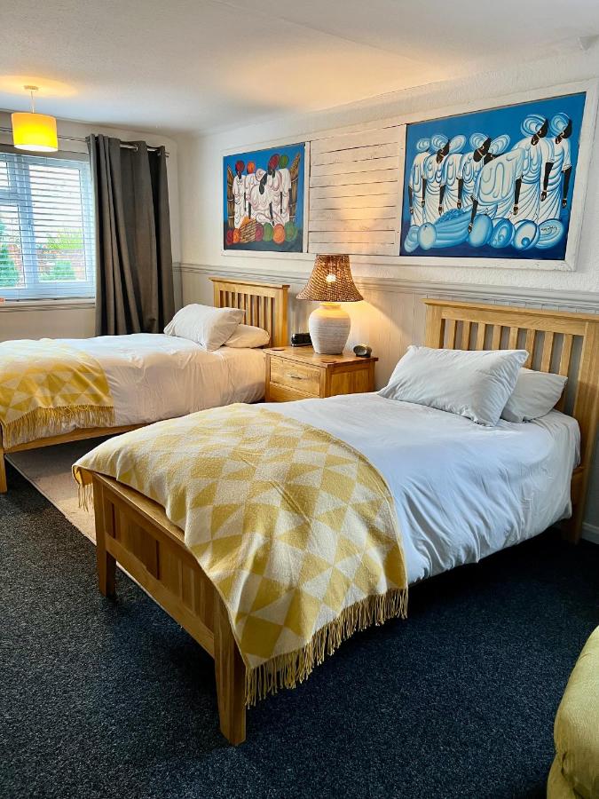 Zweibettzimmer mit Dusche