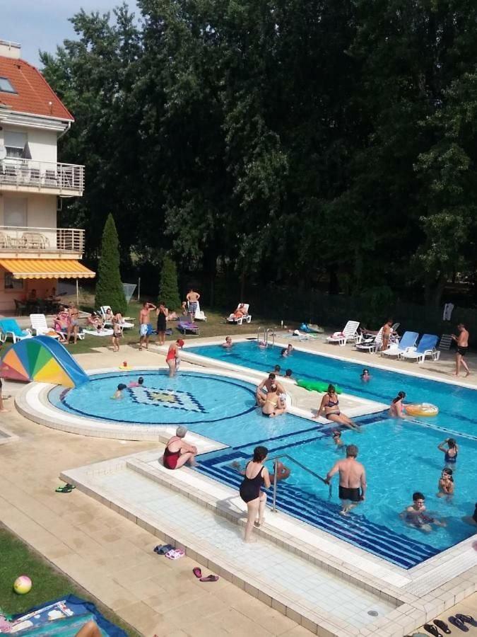 Elix 1. apartman - Bed and Breakfast Hajdúszoboszló