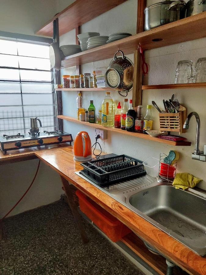 Zimmer mit Queensize-Bett und Gemeinschaftsbad