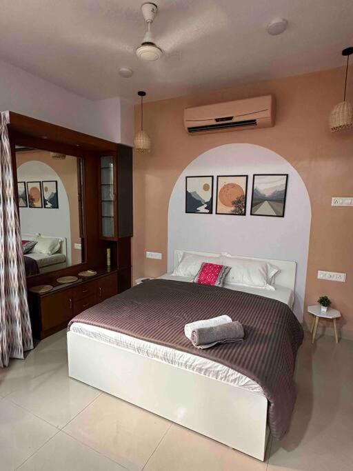 Coral: Pvt Studio in Koregaon Park. WiFi SmartTv AC - Chambres d’hôtes Yerwada