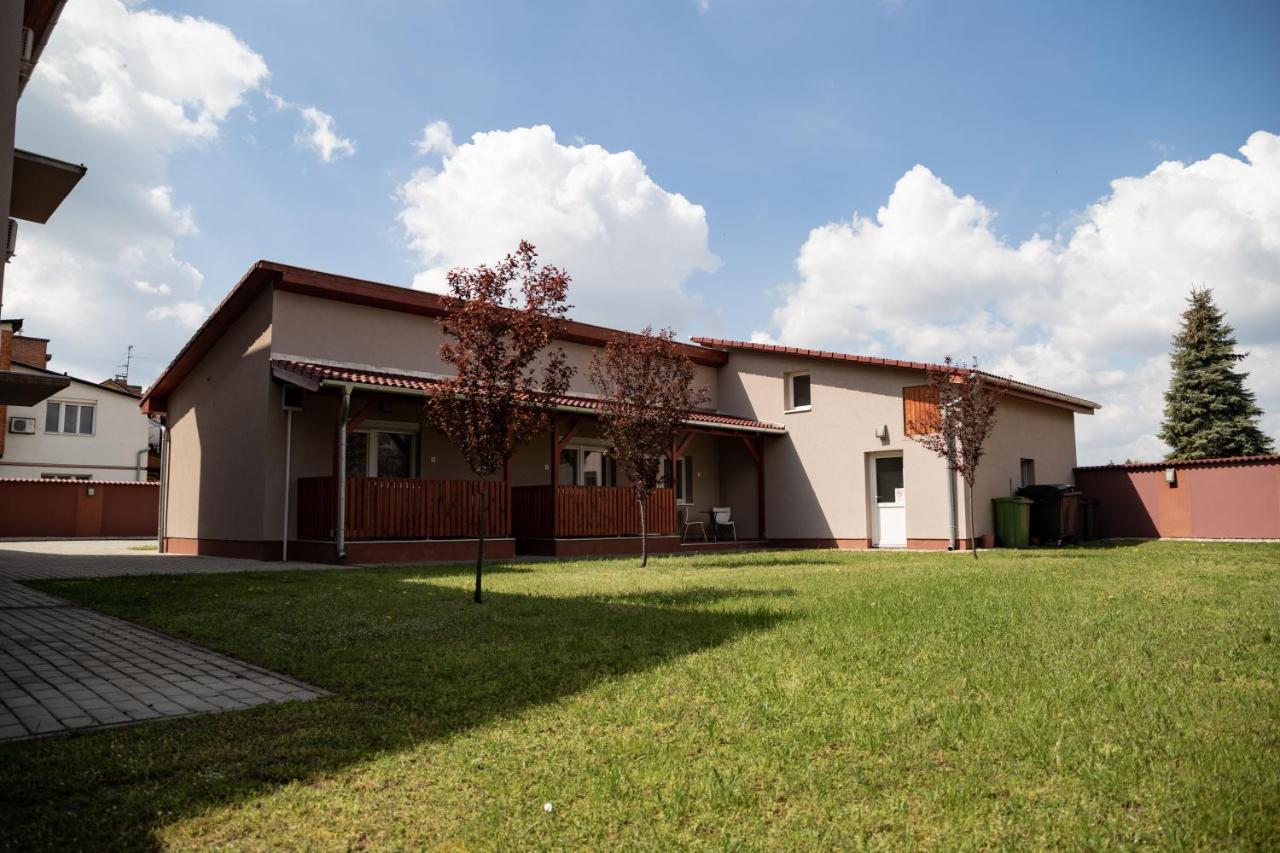 Farkas Villa Apartmanok - B&B