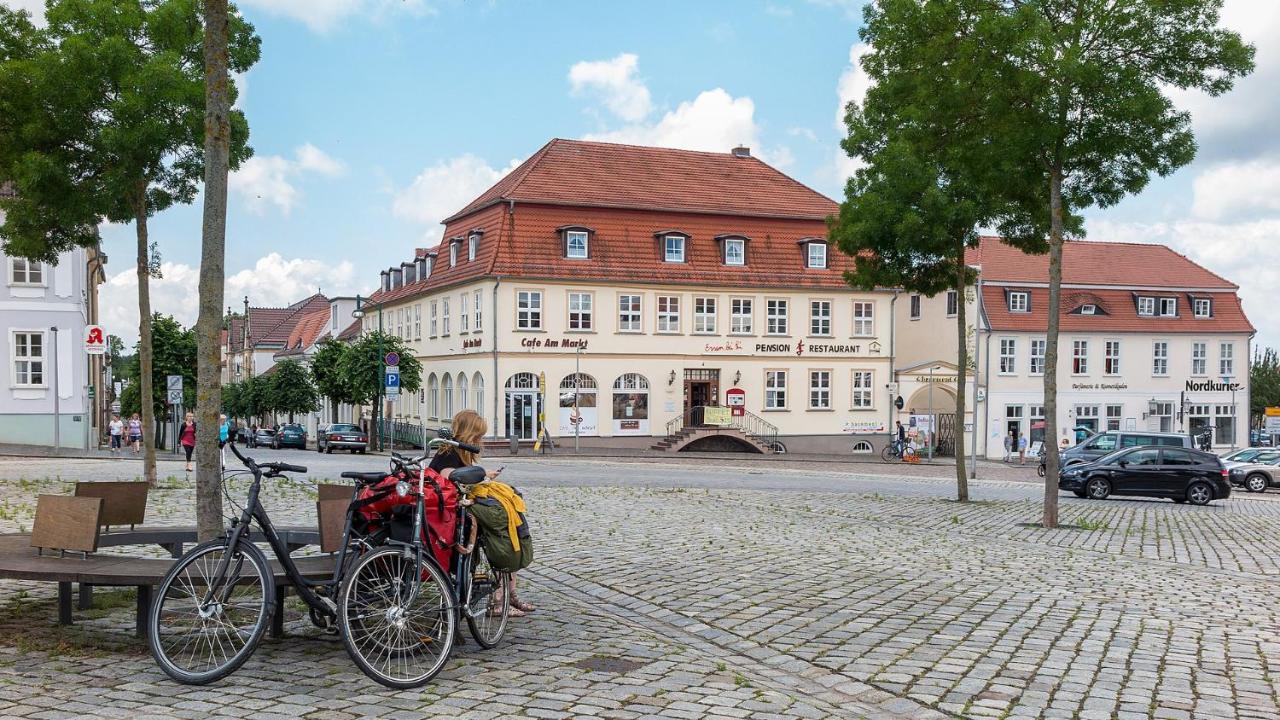 Pension Markt Neustrelitz - Bed and Breakfast Neustrelitz