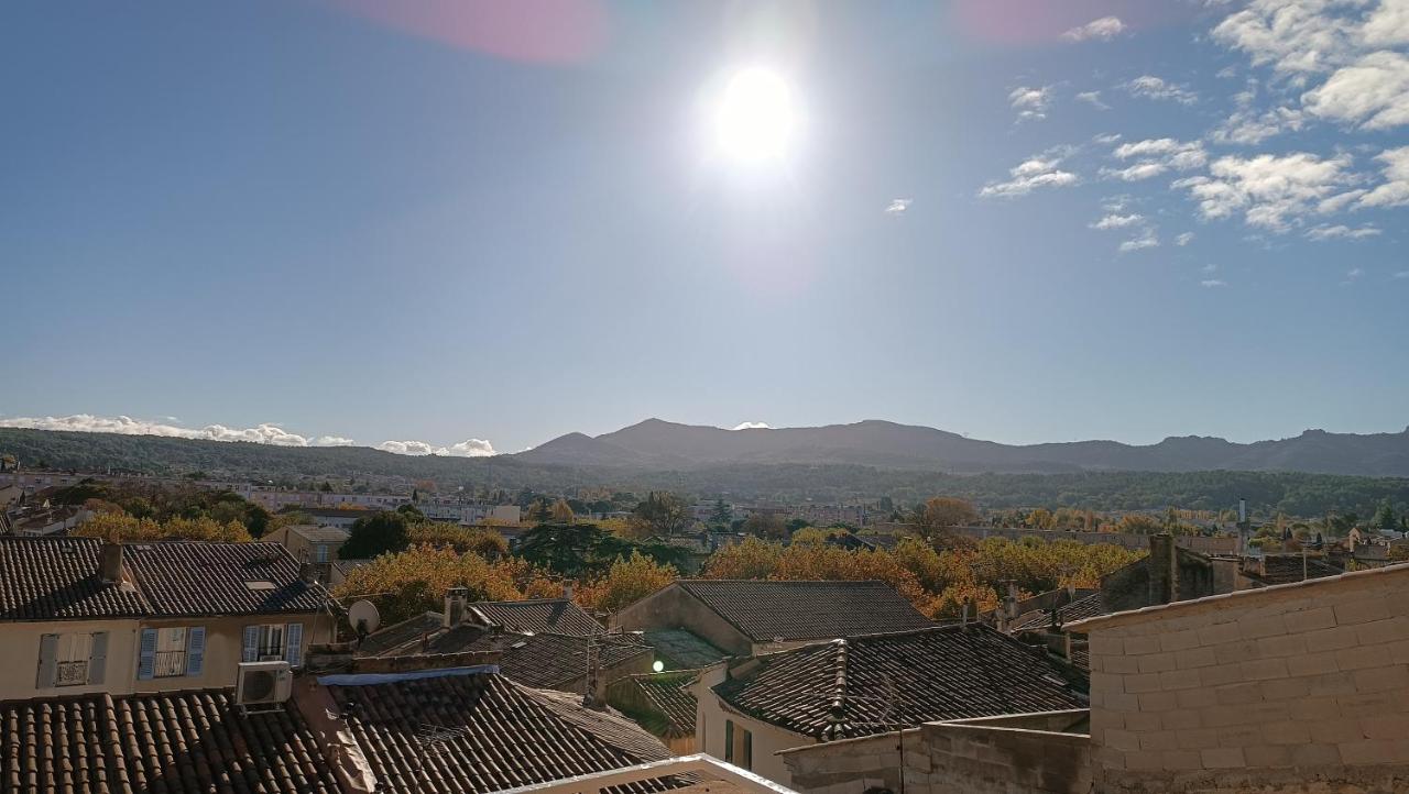 Mont Ventoux - Terrasse - Vue dégagée - Linge de qualité - Fibre - Confort - B&B
