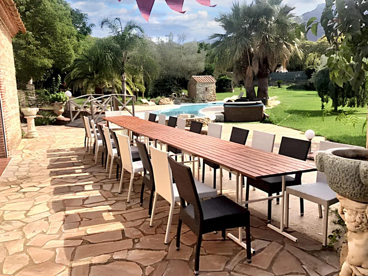Villa spacieuse à Laroque-des-Albères avec piscine privée - B&B