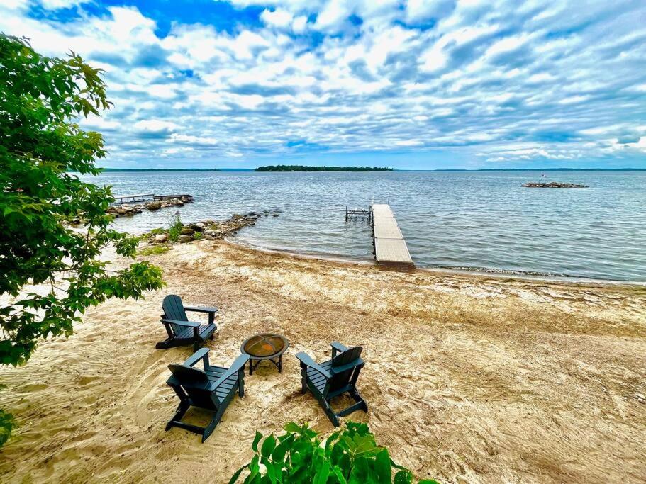 Cozy Waterfront Cottage in Victoria Harbour - Chambres d’hôtes