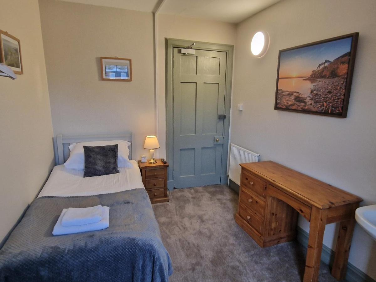 Single Room with Shared Bathroom