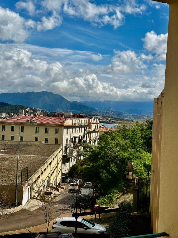 Cocon lumineux à Ajaccio avec Parking & AC - B&B