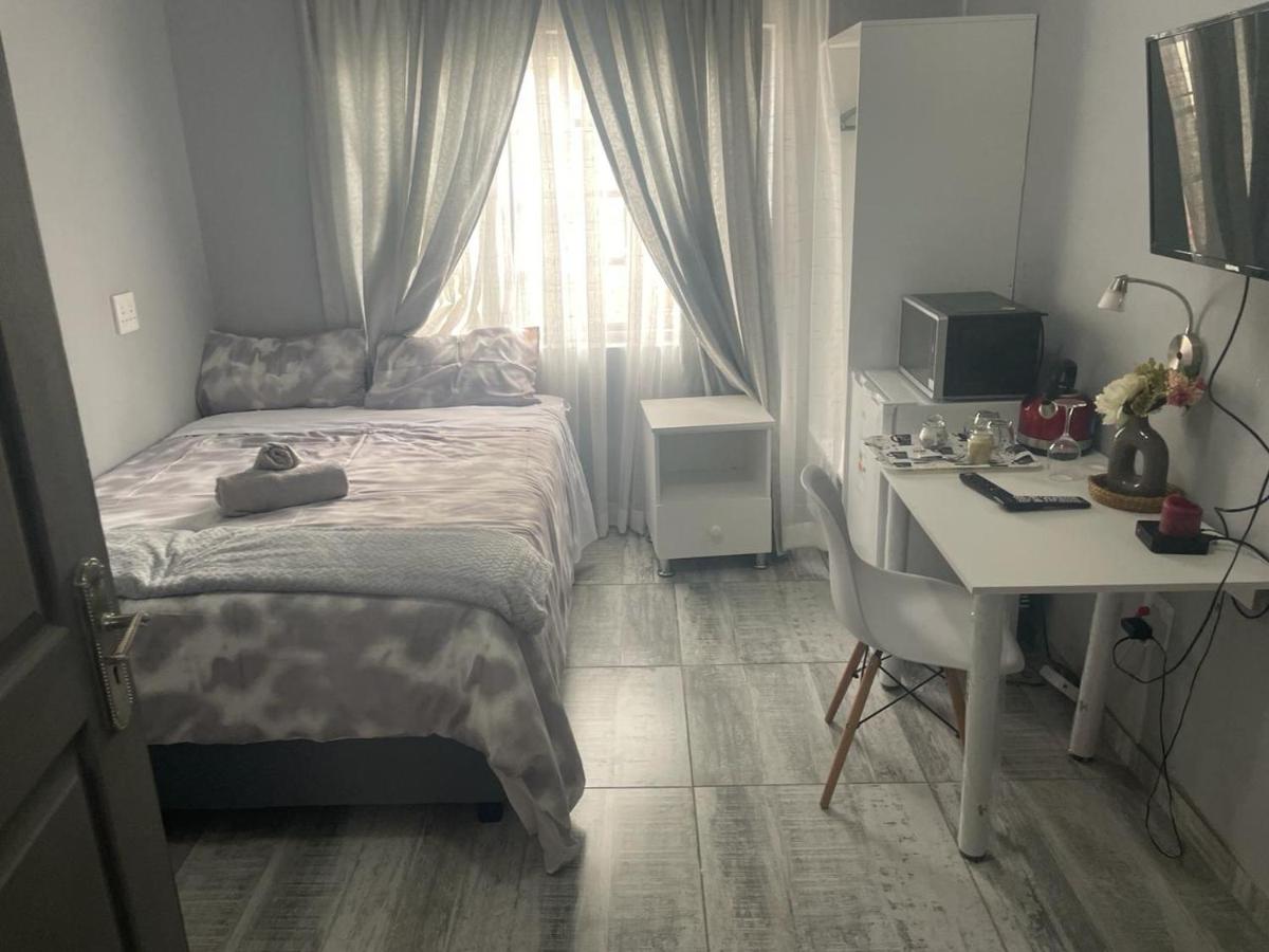 OlimG Stays Budget Room1 - B&B