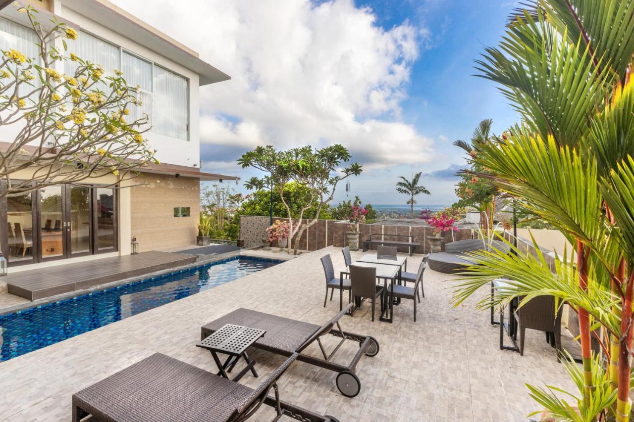 Villa Mayasari 6 Bed Rooms - B&B