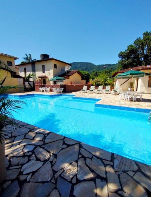 Casa de condomínio 900m da Praia de Boiçucanga - Chambres d’hôtes