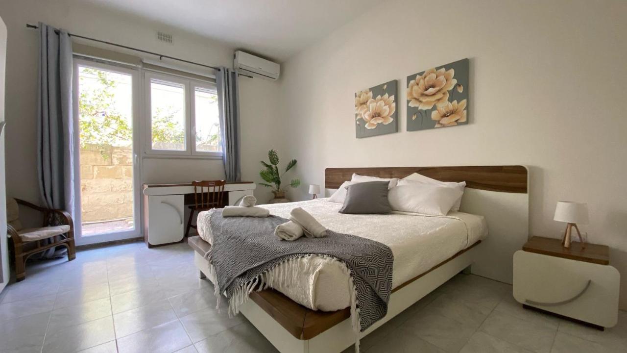 B&B Tal-Għoqod - Bright and spacious Double Room, shared bathroom - Bed and Breakfast Tal-Għoqod