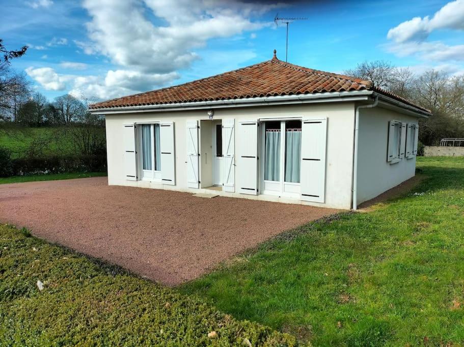 Petite maison, le charme de l'ancien - B&B
