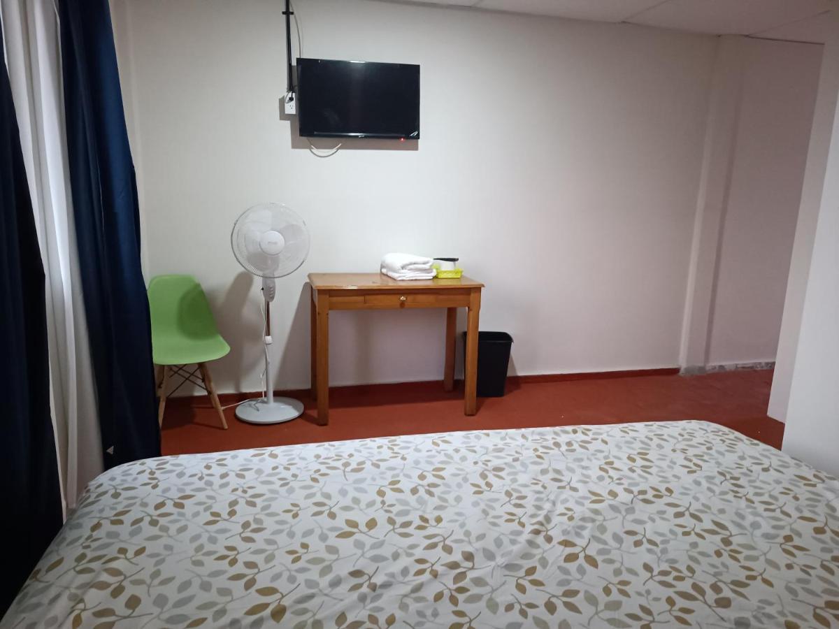 Zimmer mit Kingsize-Bett