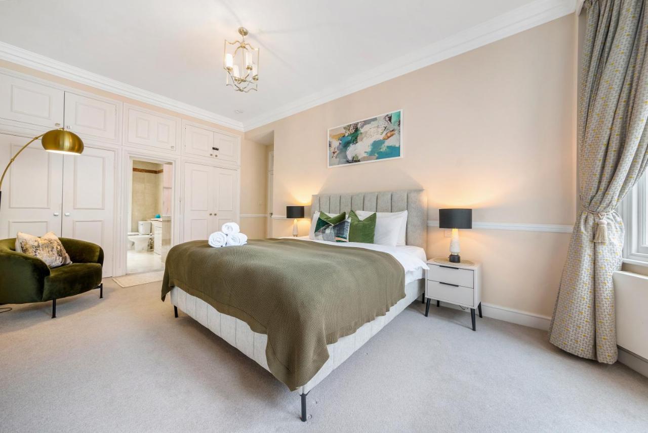 Spectacular 3 Bed in Berkeley Sq Mayfair - B&B