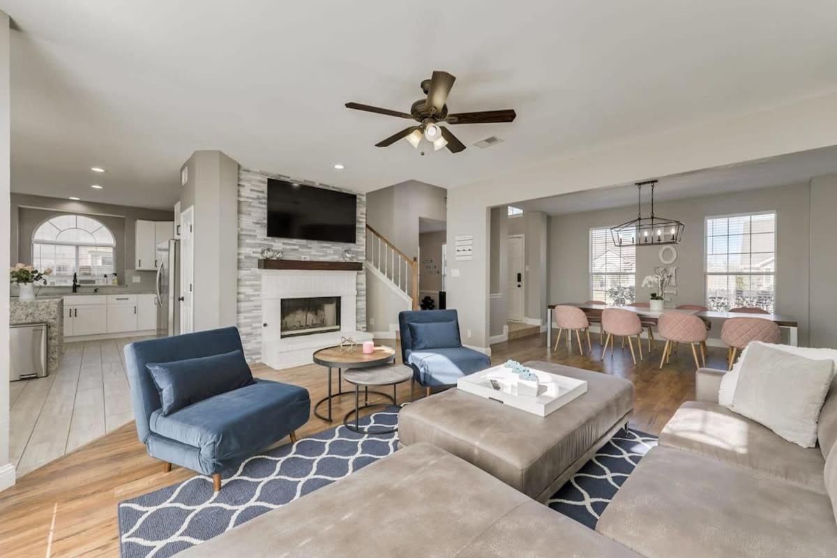 Luxury 5 BR Jacuzzi Gym Near Lake for large Fam - Chambres d’hôtes