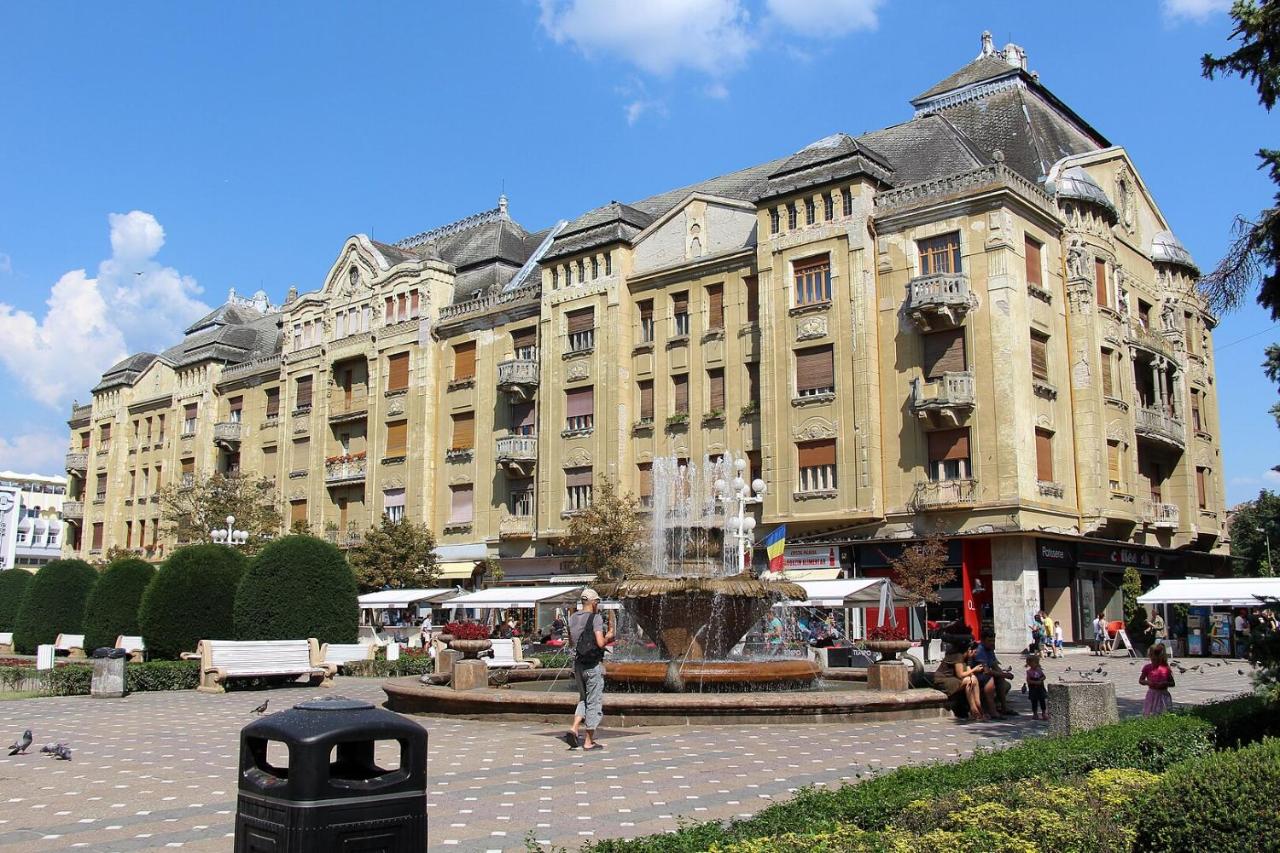 B&B Timișoara - Ultra-central apartment in the Loffler Palace - Bed and Breakfast Timișoara