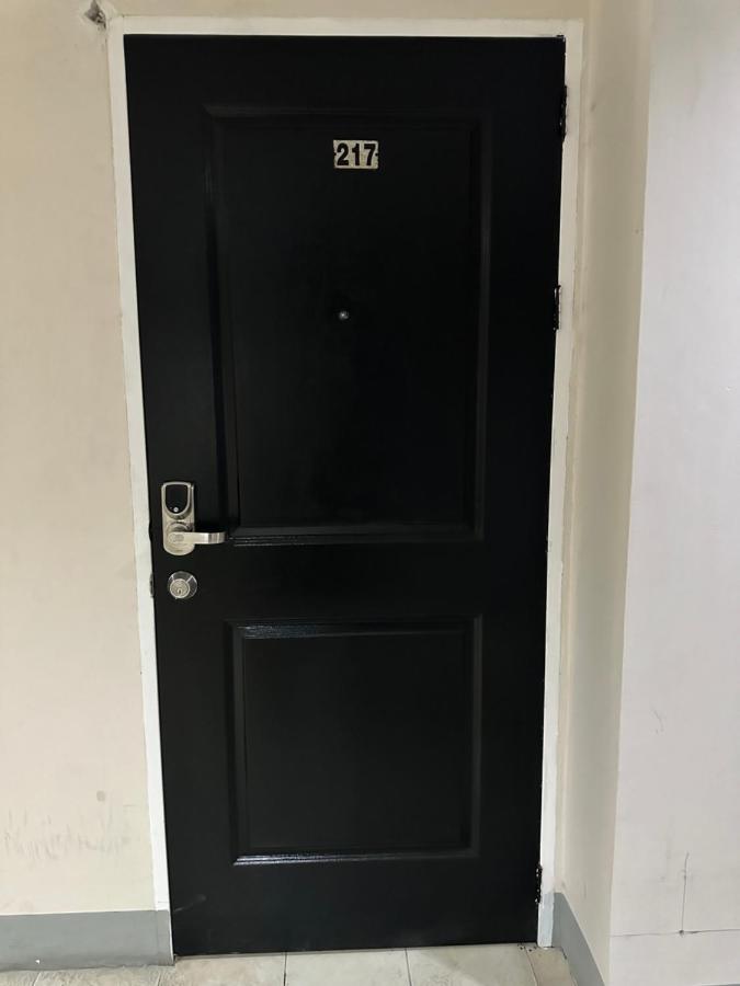CRIB 217 SUBIC BAY - Mediterranean Condo with Unlimited Massage - Bed and Breakfast