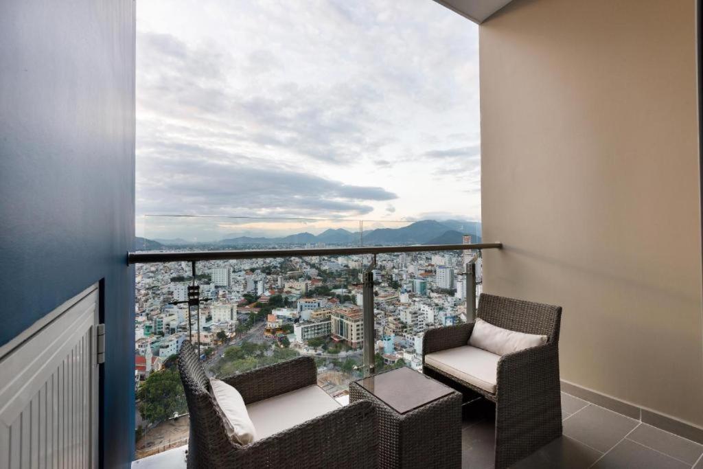 Nha Trang Luxury City View Studio - Free Breakfast & Pool - B&B Nha Trang