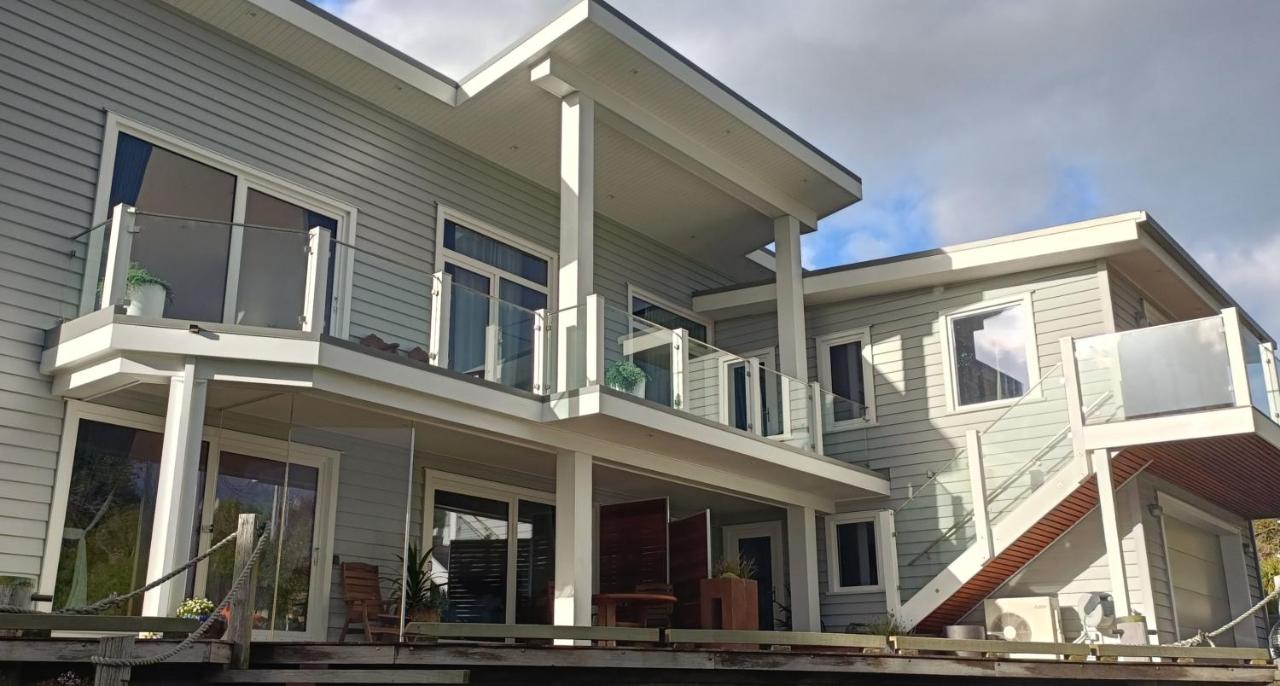 B&B Dunedin - New luxury waterfront accommodation - Bed and Breakfast Dunedin