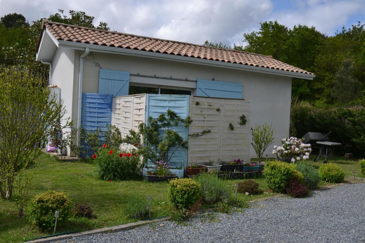 BEDENAC Joli maisonnette à 30 mn de BORDEAUX de JONZAC de BLAYE, pour 2 adultes - Chambres d’hôtes