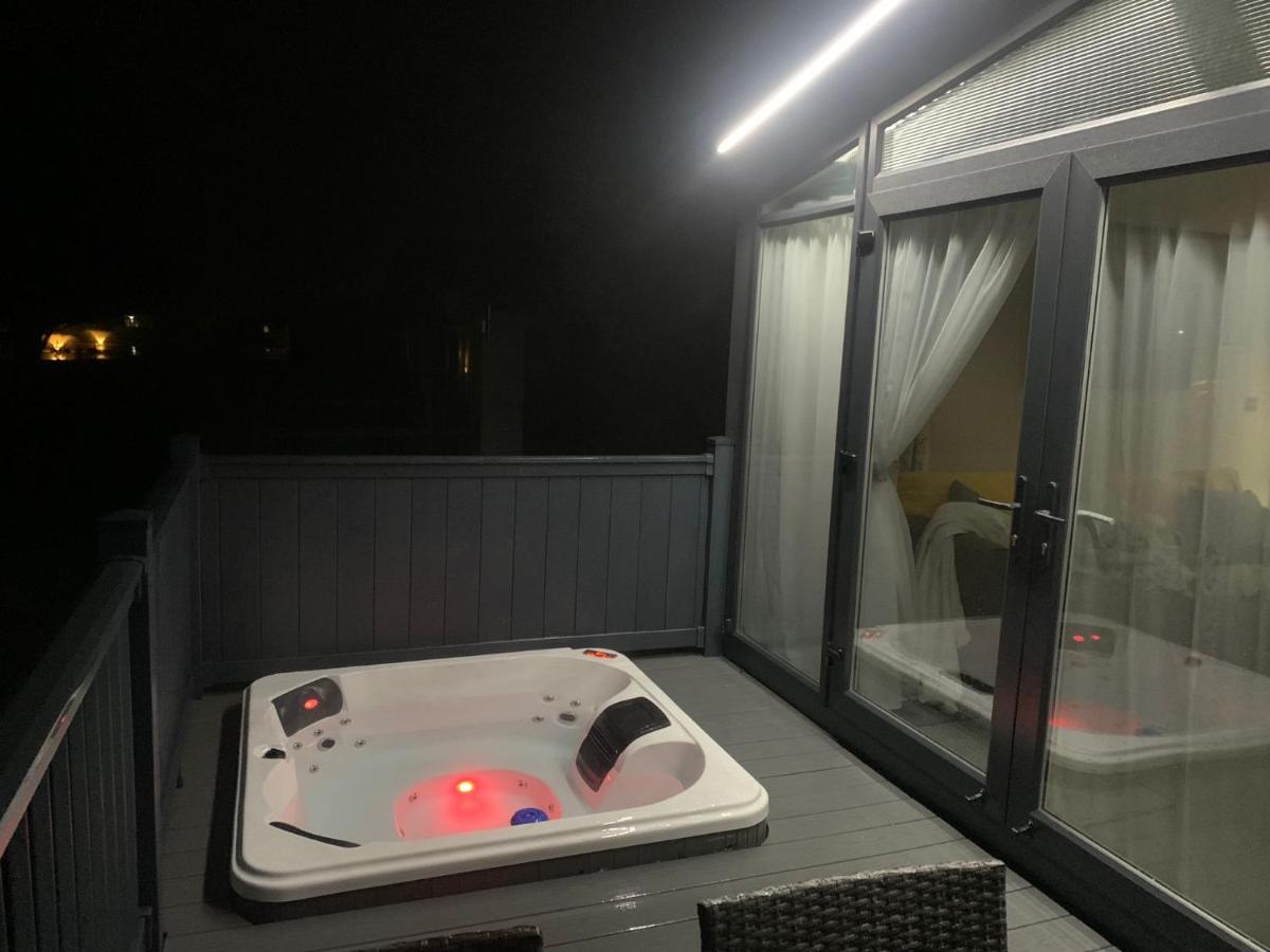 Royal Pines Lodge with Hot tub - Ferienwohnung