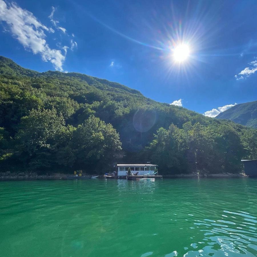 Splav ANDJELA Perucac - B&B Perućac