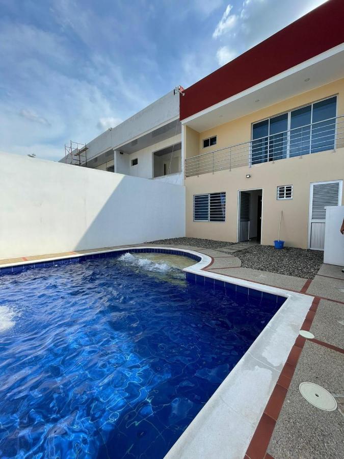 B&B Girardot - Amplia, Iluminada casa con PISCINA privada - Bed and Breakfast Girardot