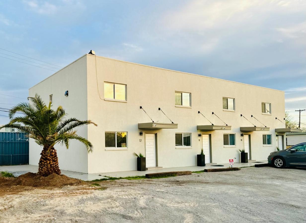 Modern Hideaway Suites - Bed and Breakfast El Paso