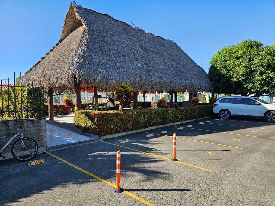 Casa en Girardot, Flandes, Ricaurte, conjunto cerrado. - B&B