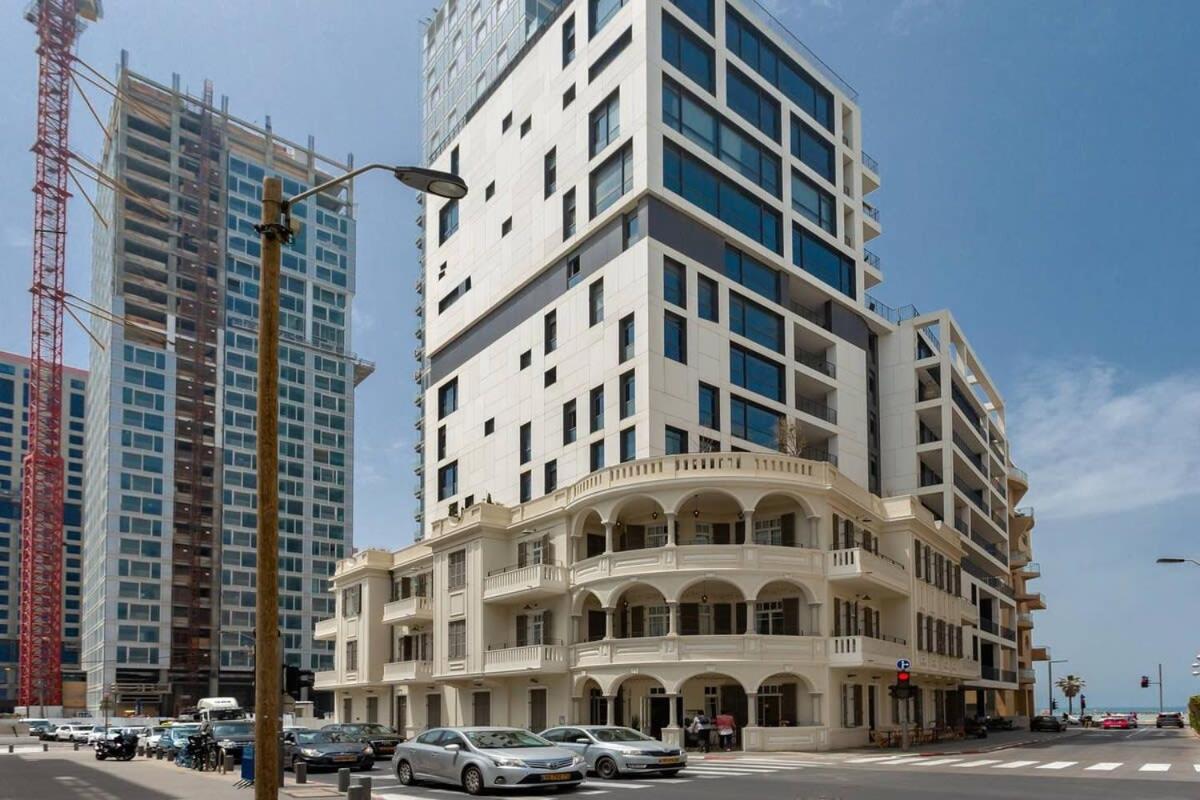 At Renoma Stunning 2BR with Sea View by HolyGuest - B&B Tel Aviv