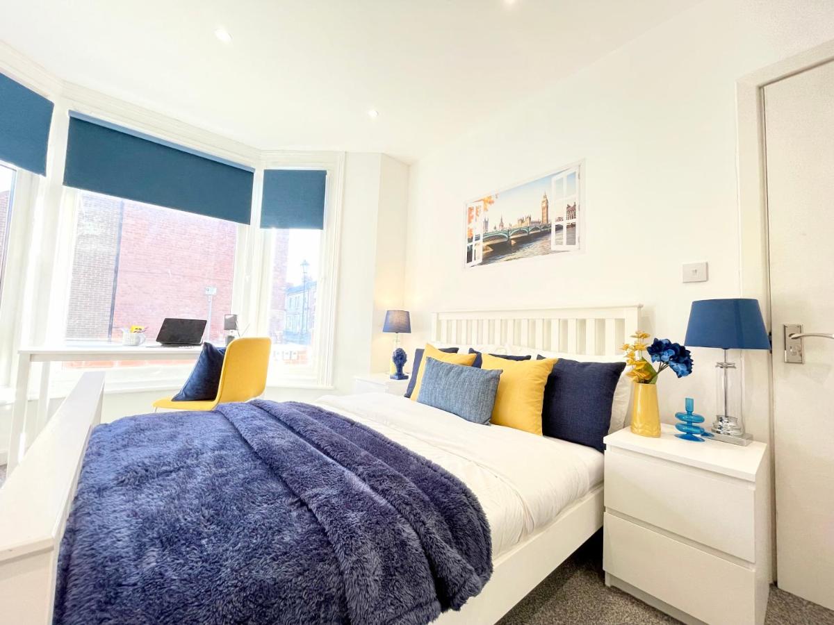 B&B Hartlepool - Sandringham House Serviced Rooms - Bed and Breakfast Hartlepool