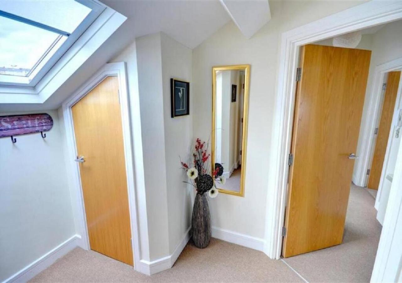 Kittiwake-Top Floor Sea View Apartment Two Bedrooms - B&B
