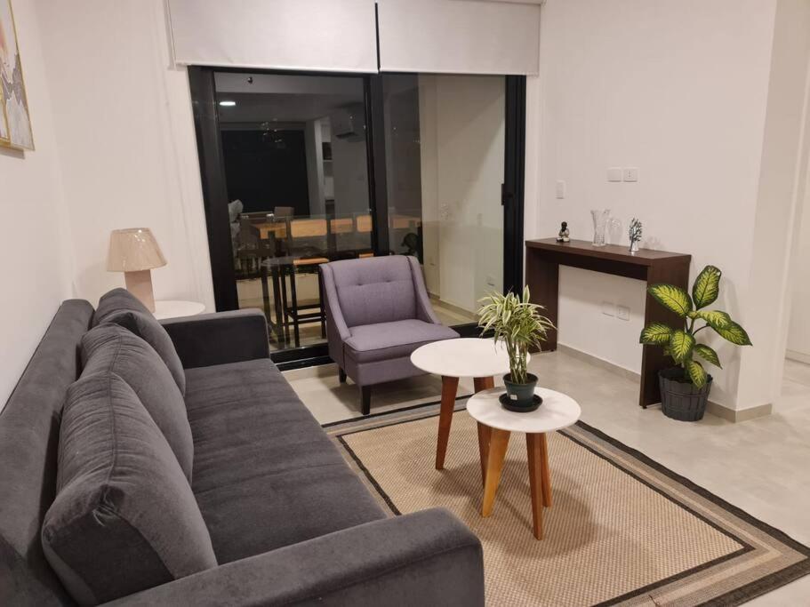 Cerca de Shopping Mariscal López - B&B Asunción