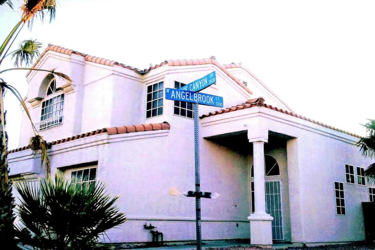 Rose Canyon- 5 Bedroom Home in Las Vegas - B&B