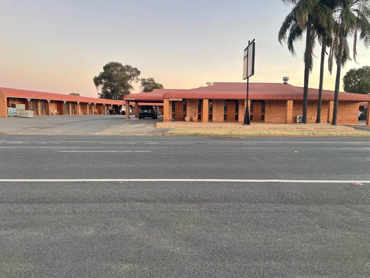 B&B West Wyalong - True blue Motor Inn - Bed and Breakfast West Wyalong