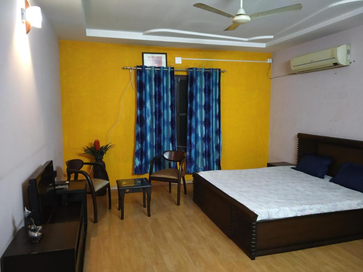 B&B Vadodara - Palse Private Room, Alkapuri - Bed and Breakfast Vadodara