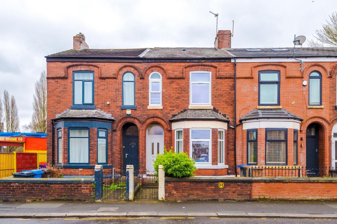 4 Bedroom House Eccles - B&B Manchester