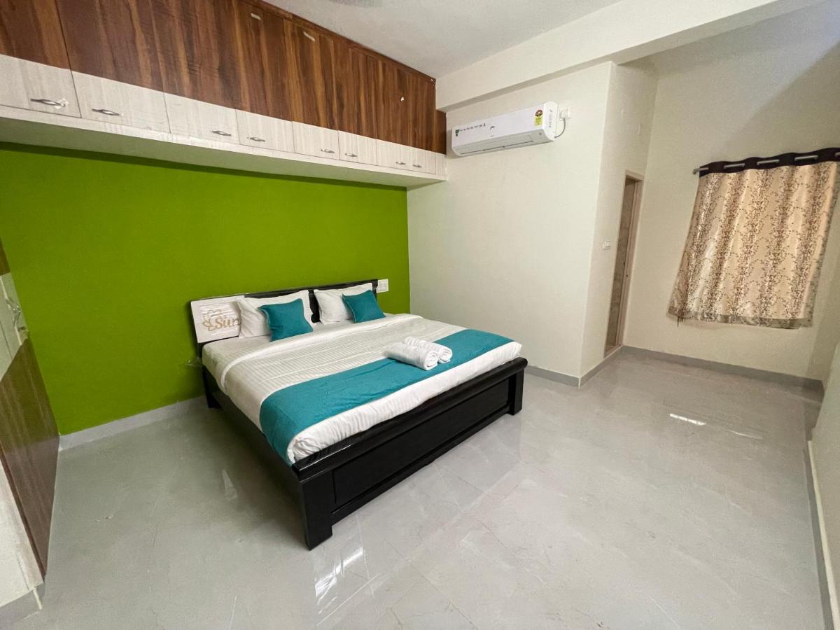 Sun Home Stays - Spacious Rooms - New Property - Pleasant Location - B&B