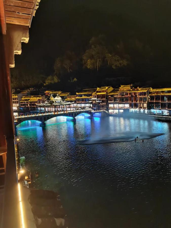 Fenghuang Ancient Town Lazy Cat Riverside Inn - B&B Fenghuang