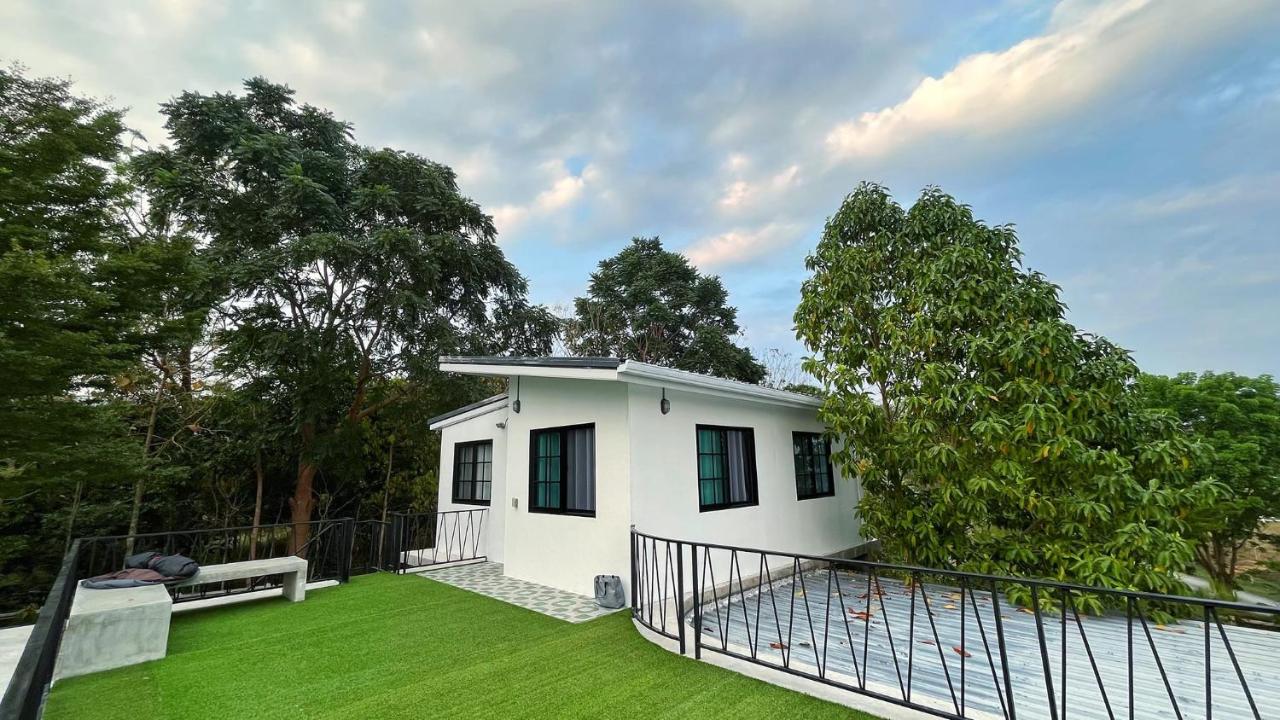 Moon Heart Village Khao Yai Pool Villa - B&B Ban Kut Hu Ling