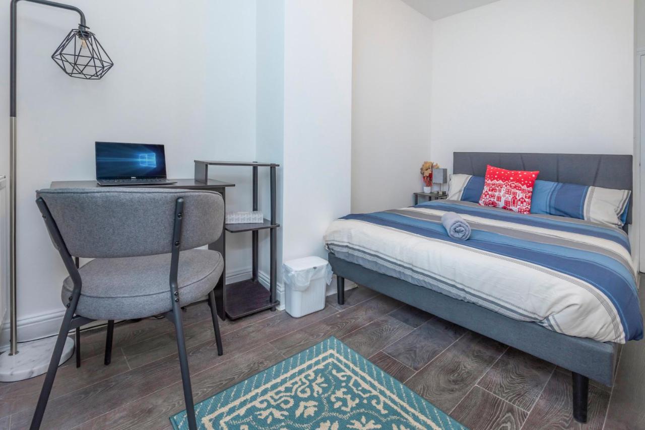 B&B London - Modern family home w/Wi-Fi, Netflix, self check-in - Bed and Breakfast London