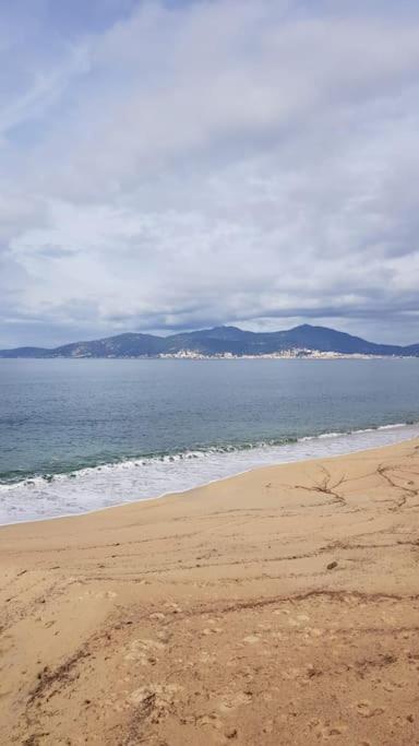 T1 bis climatimatisé -Agosta Plage- 10 min à pied - B&B